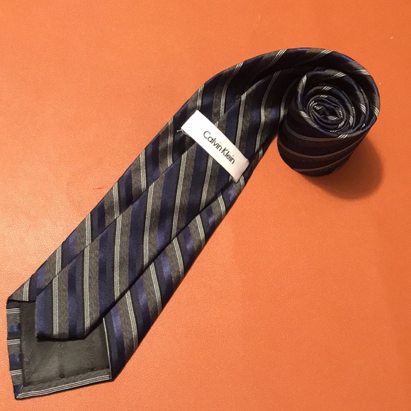 Calvin Klein Silk Tie - Picture 2 of 9